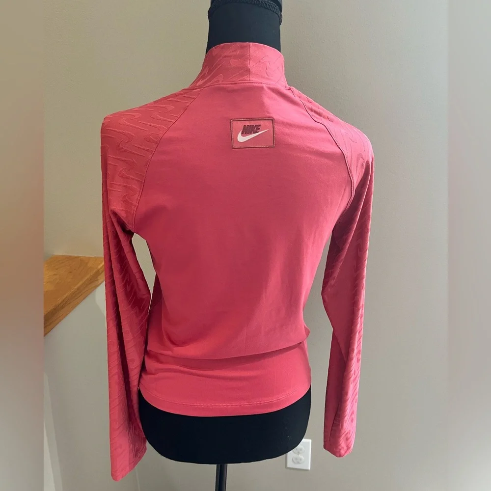 Women’s Nike Icon Clash active mock neck long sleeve shirt. Dusty pink. small